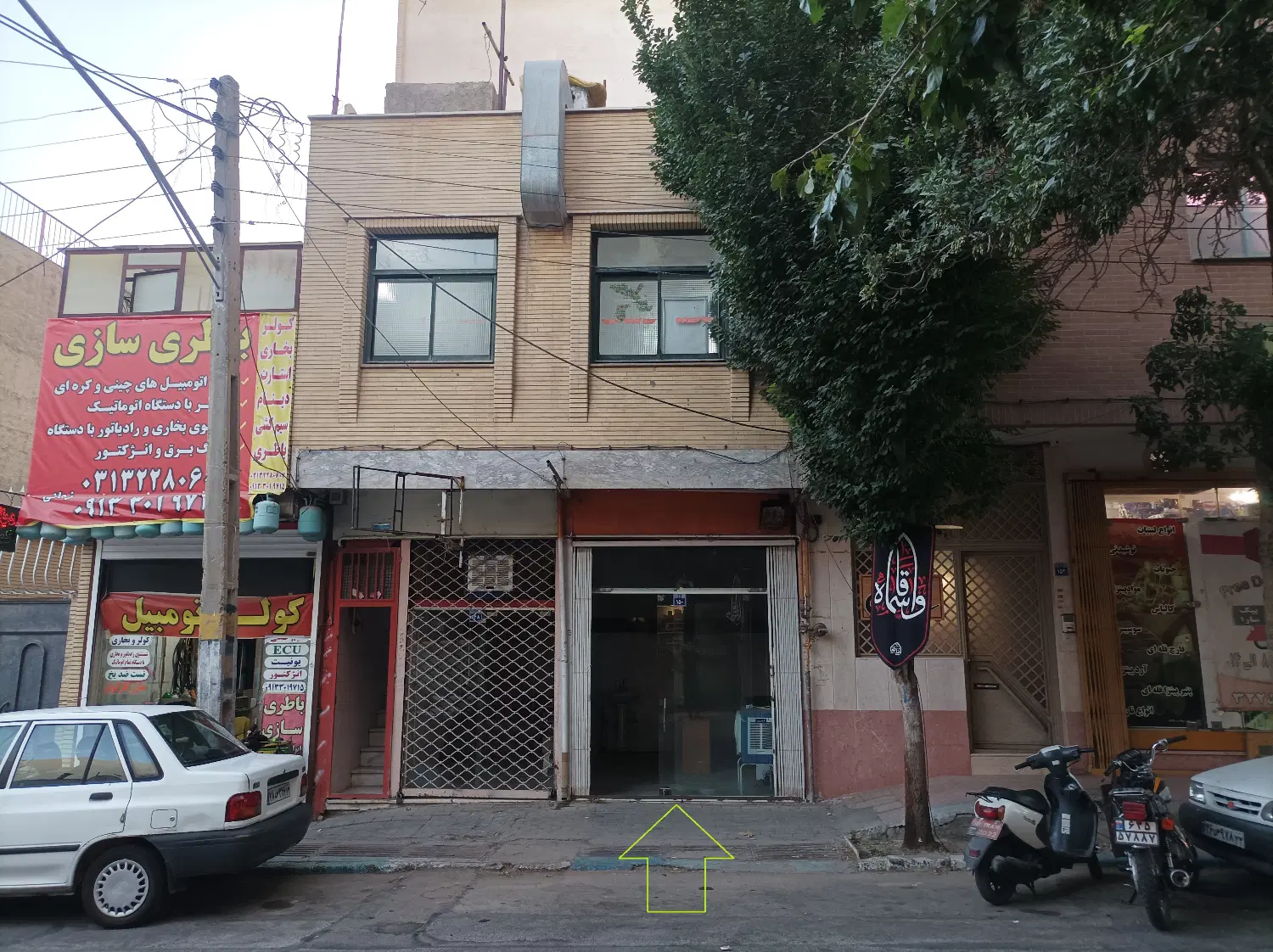 12متر مغازه همکف بر خیابان مهرگان - احمدآباد
