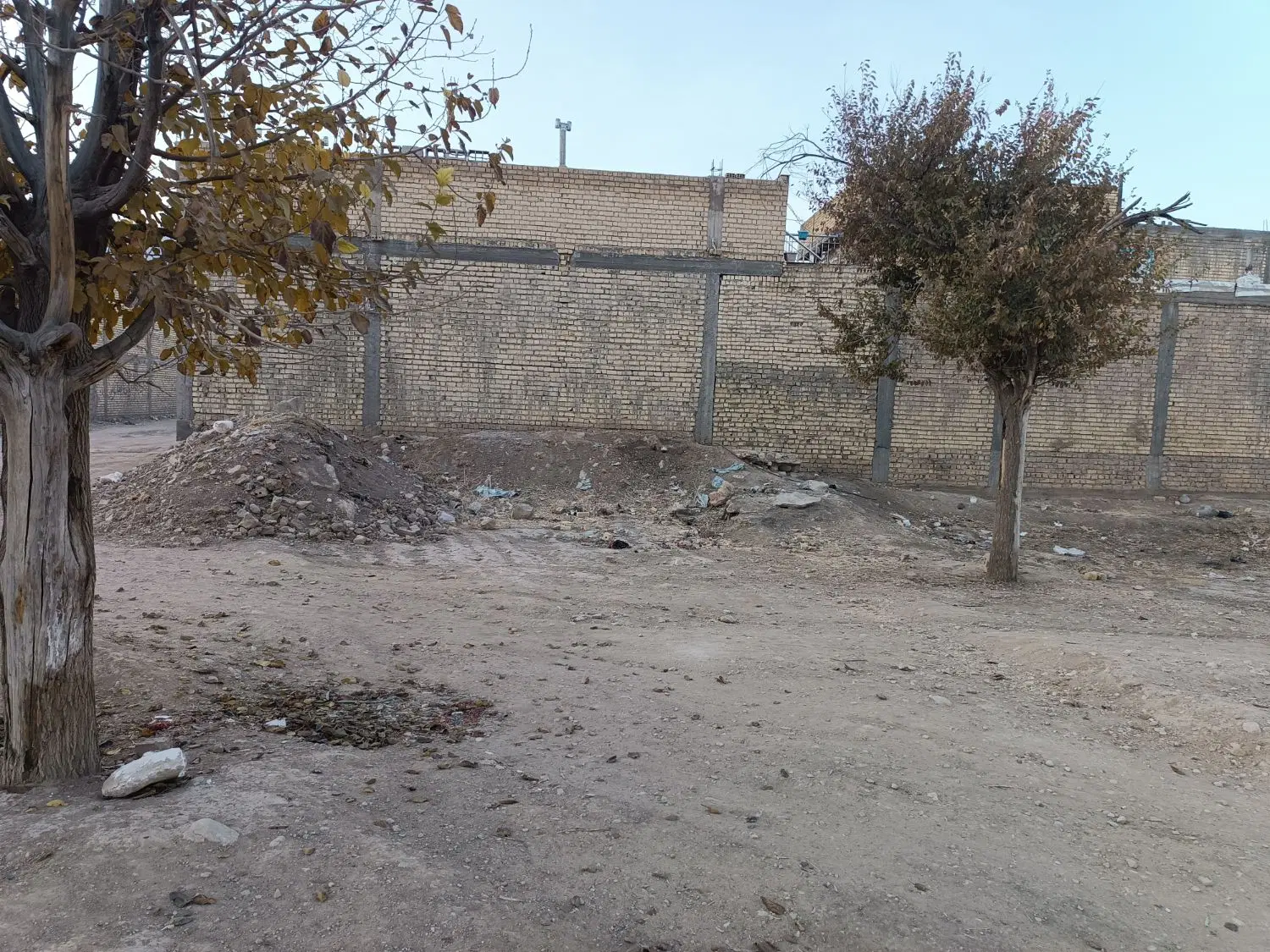 زمین شاپورجان پشت مدرسه صفر پور