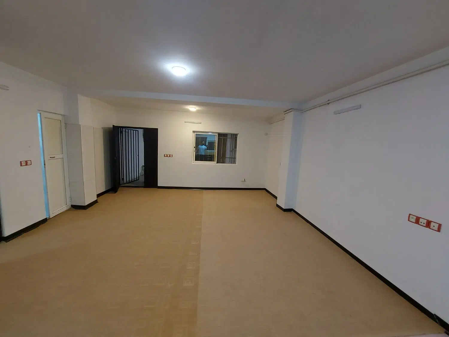 خونه دربستی همکف با پارکینگ سندتکبرگ(قاسمی املاک)