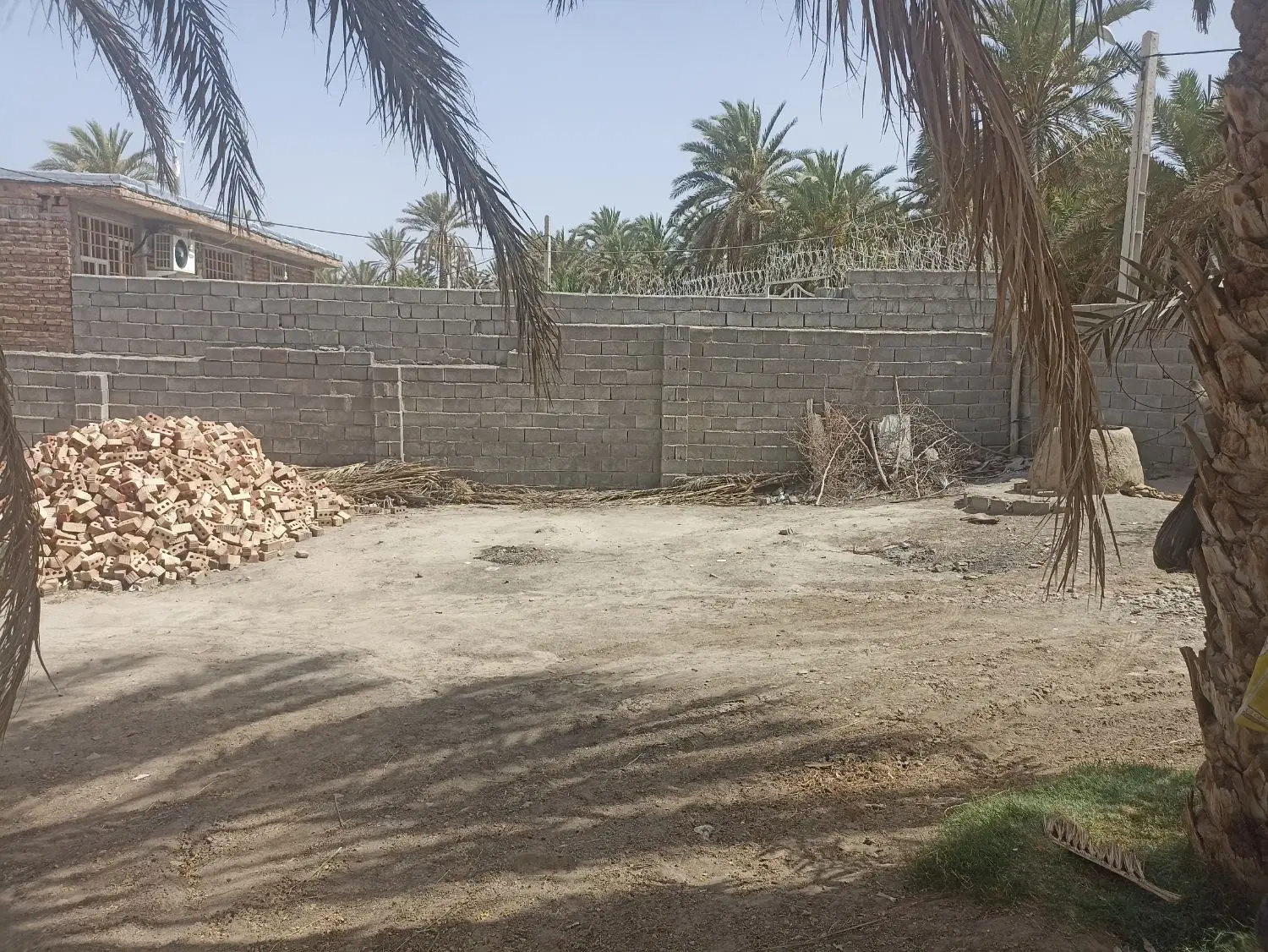 زمین فروشی