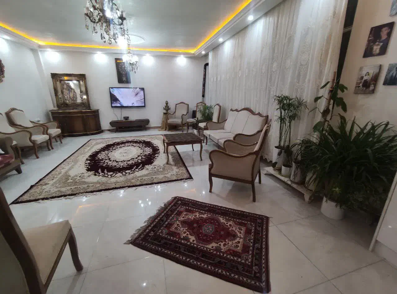ملکیت دارای دو طبقه و یک زیر زمین