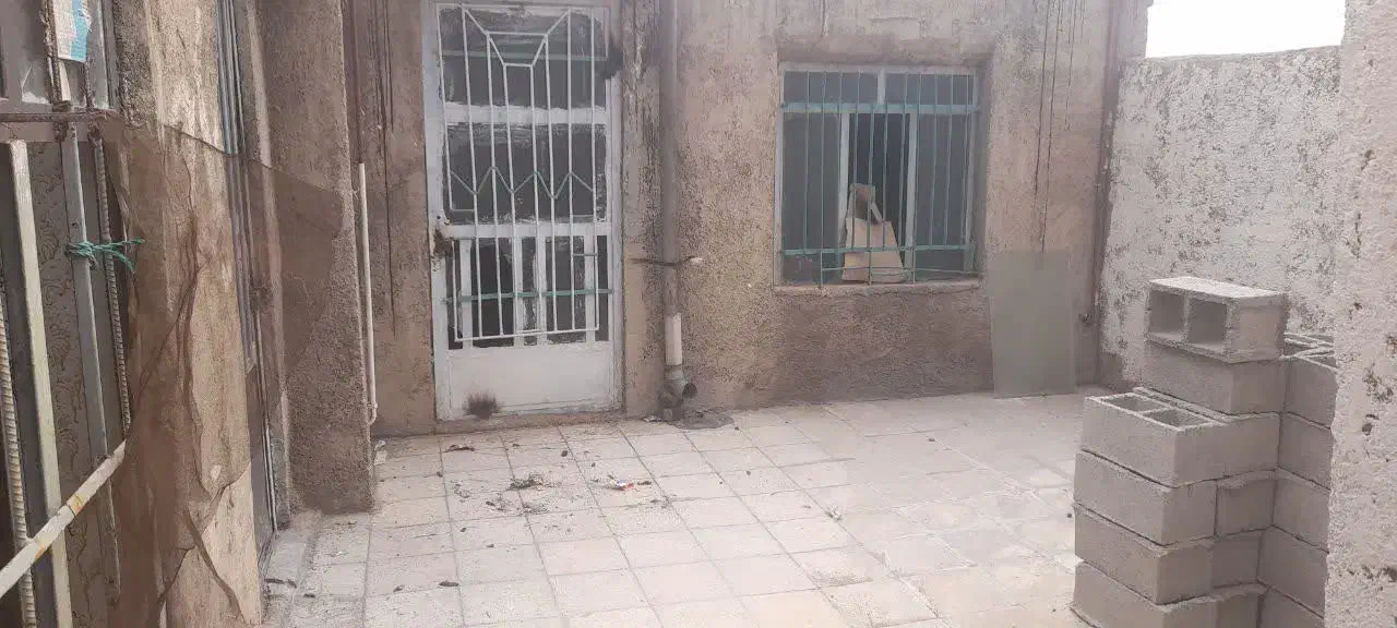 اجاره خونه سقف چوب قدیمی در پشته