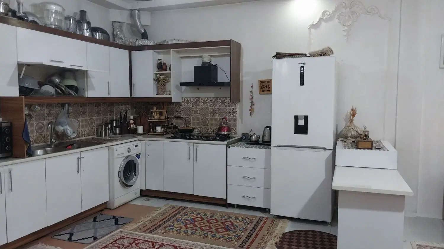 اپارتمان صد متری  دو خواب پارکینگ و اسانسور