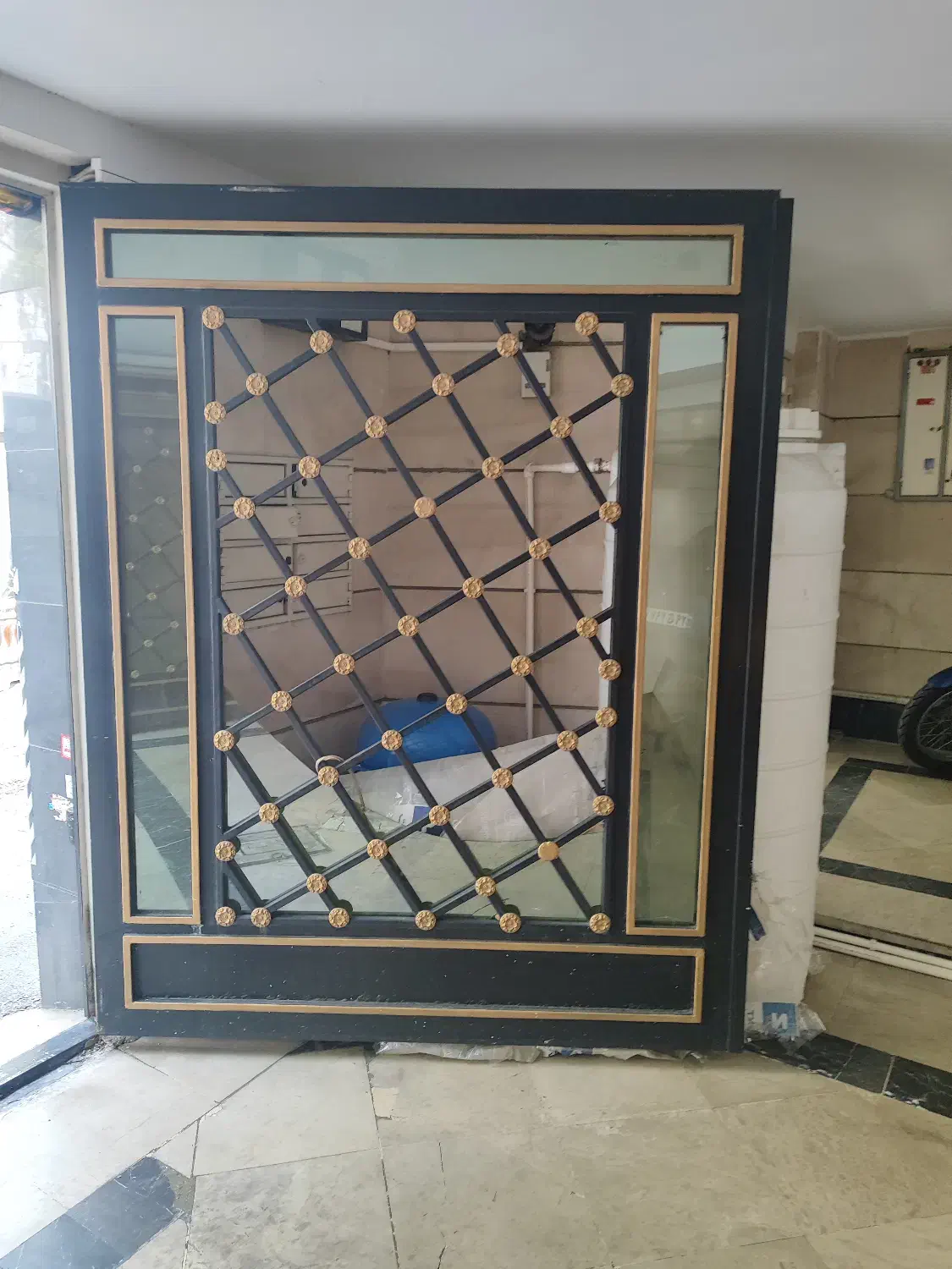 ۳۳ متر پارکینگ دار