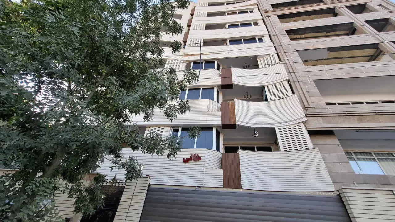 آپارتمان ۱۳۰ متر سنددار حافظیه