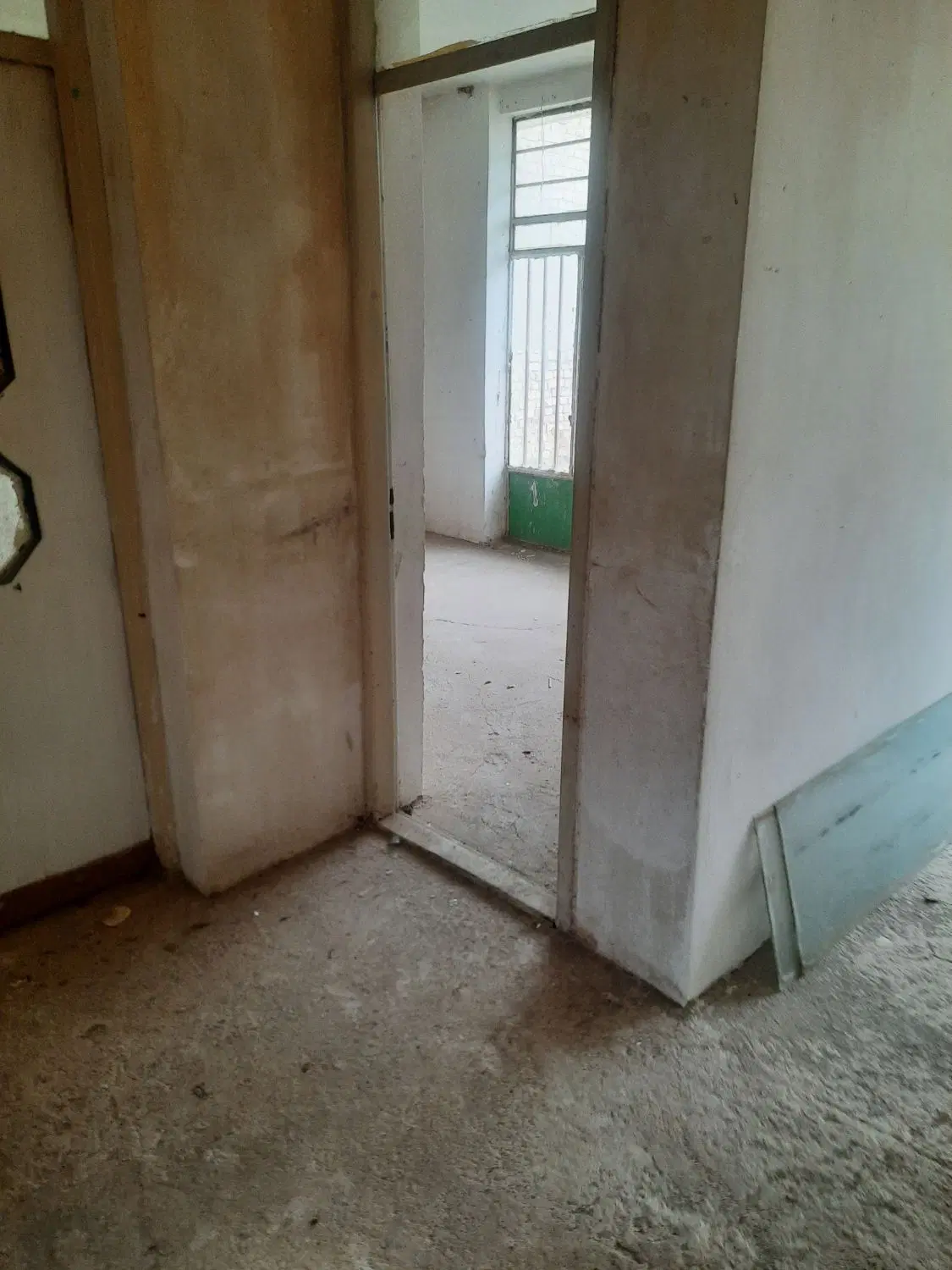 یک باب منزل مسکونی کلنگی