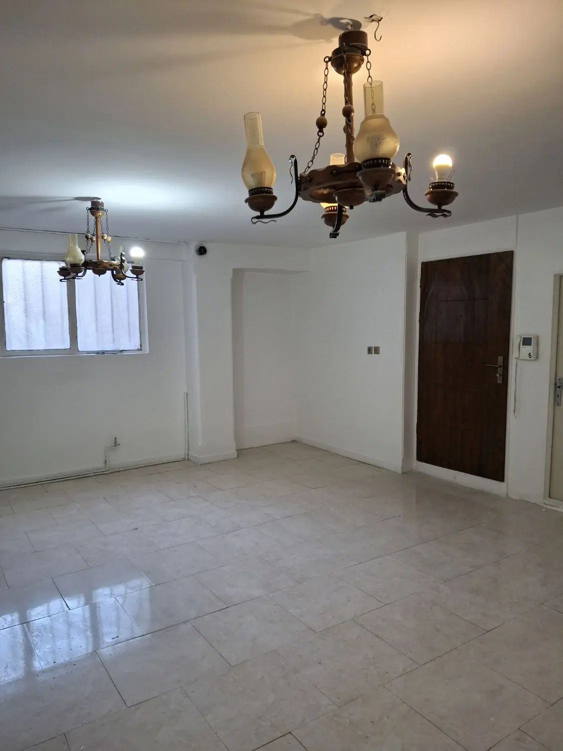 ساختمان ۷۵ متر ۱ خوابه تمیز
