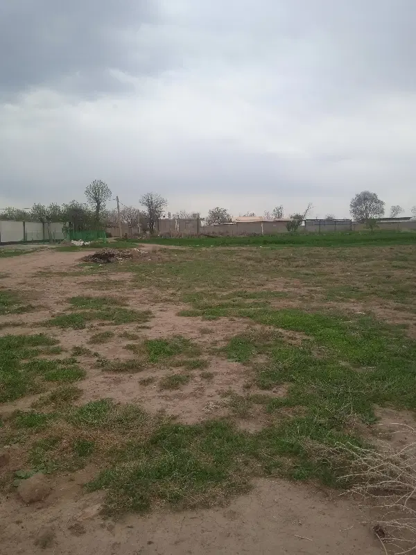 زمین ۸۰۰ متر توی بافت در روستای خوش آب وهوا
