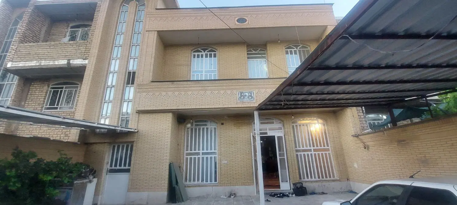 فروش طبقه بالا ۲۰۰ متری سند دار