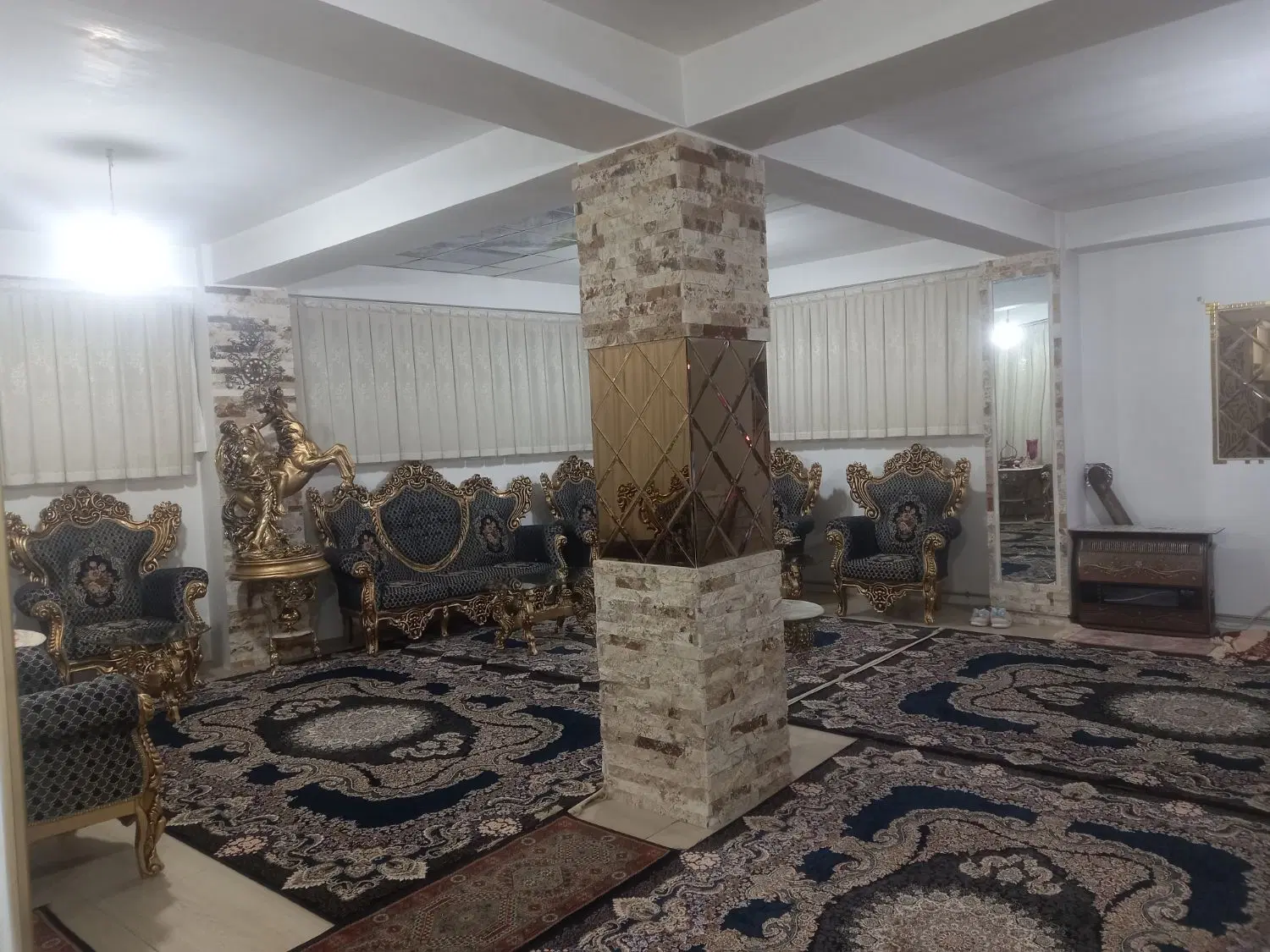 حیاط ۱۱۲ در ۱۶ تاش قراملک