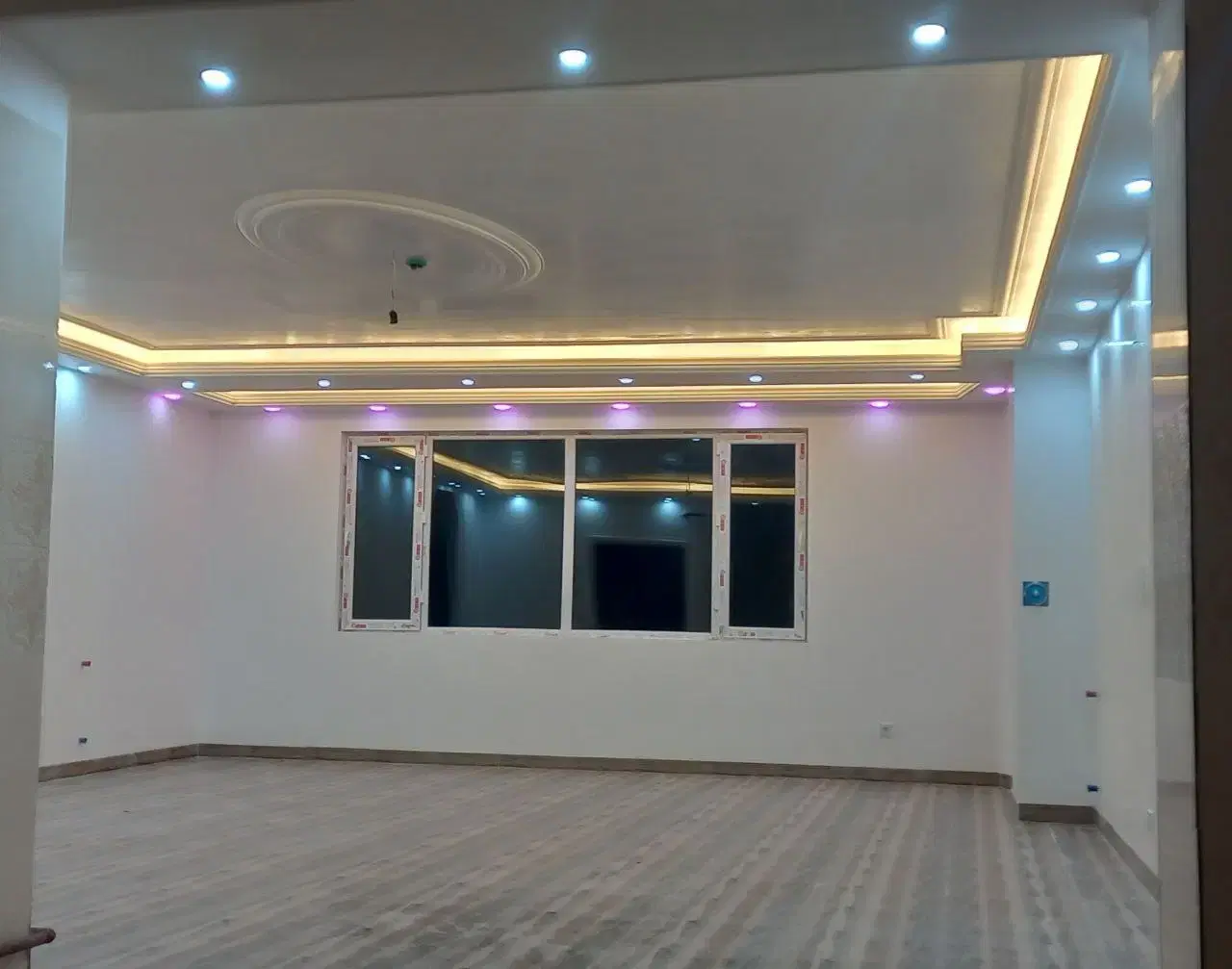 سه طبقه مسکونی