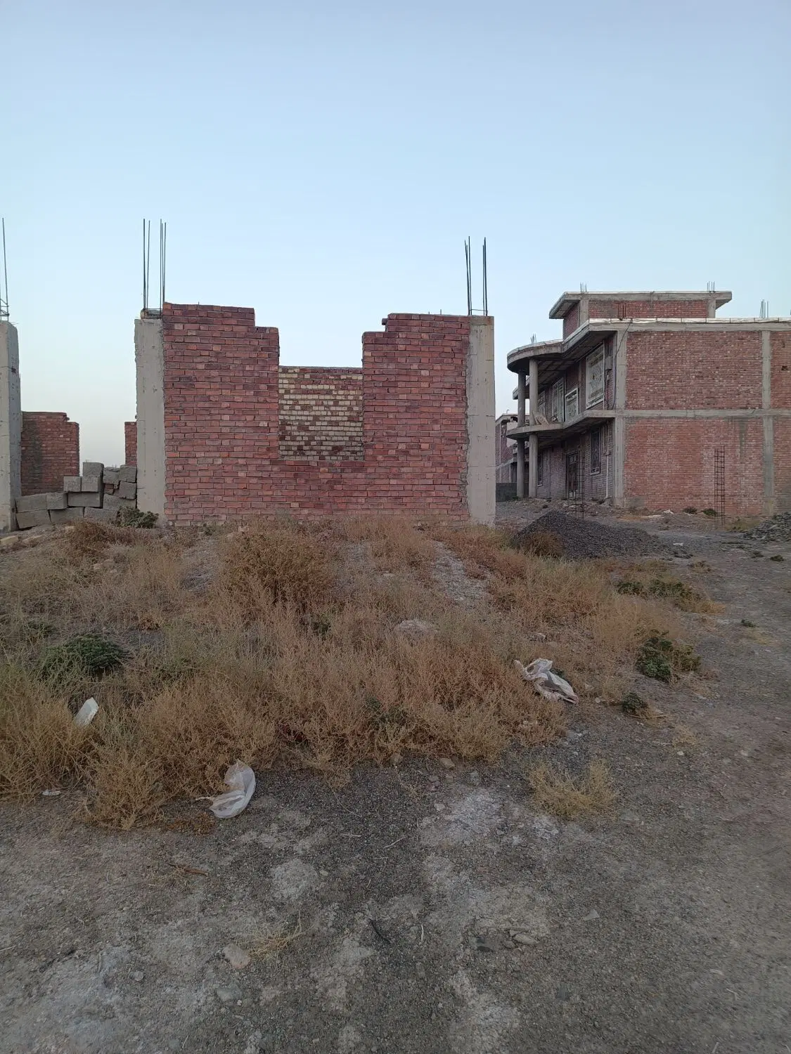 خانه نیمه ساز شهرک گردان