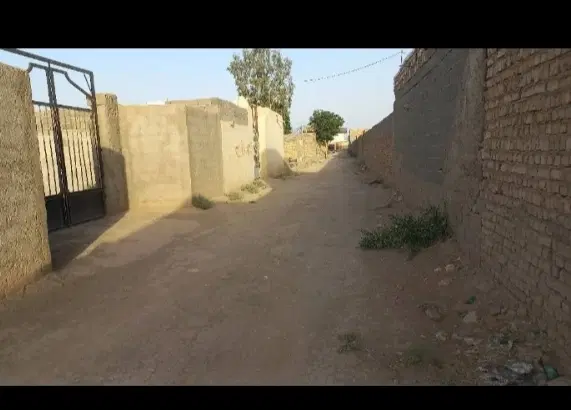 چهاردیواری و زمین