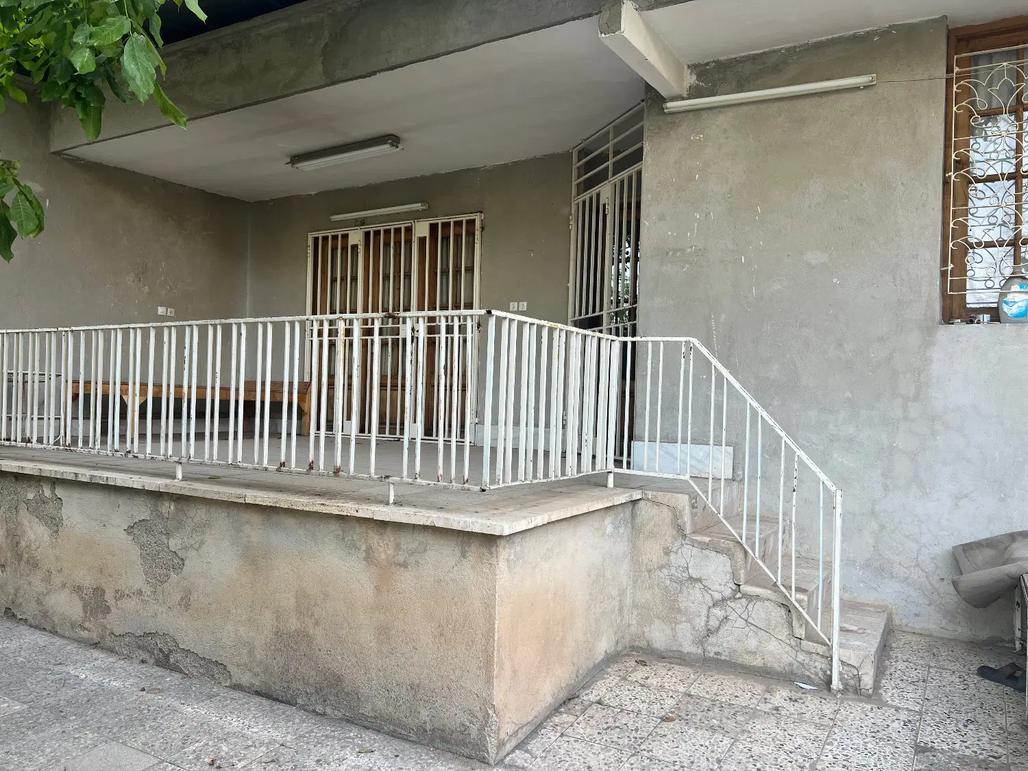 زمین در خیابان مطهری