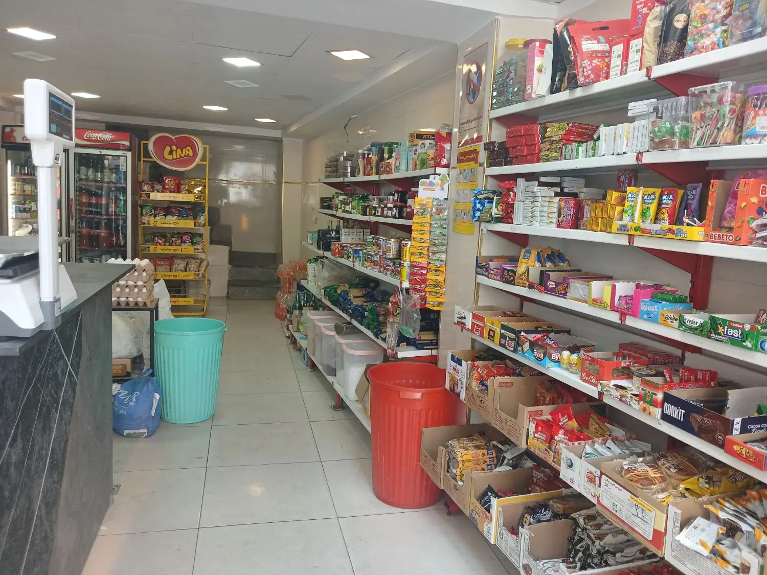 مغازه دارای بالکن و زیر زمین و بالابرسرویس بهداشتی
