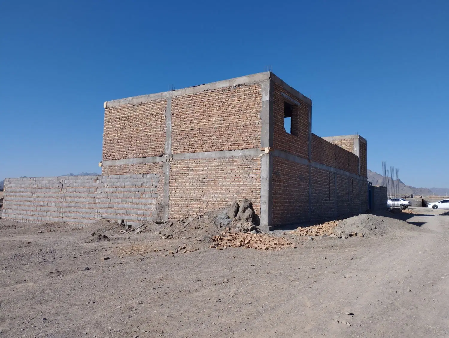 زمین دادگستری سیادک