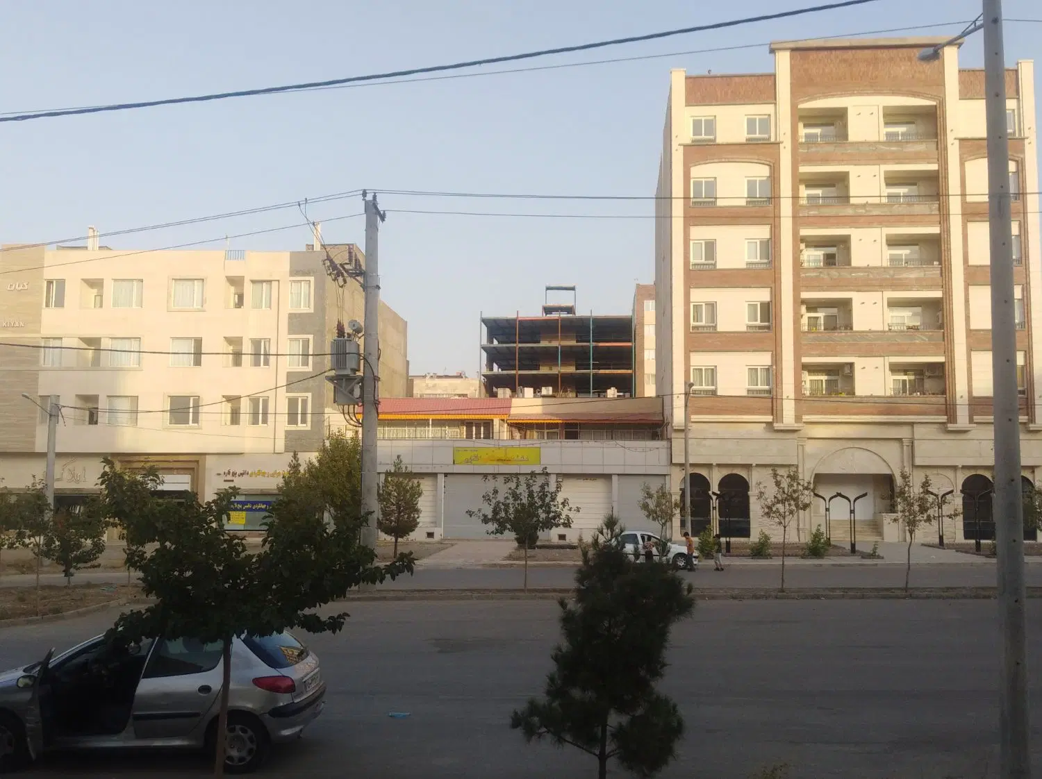 زمین ۹۰۰متری با ۵۰۰متر تجاری