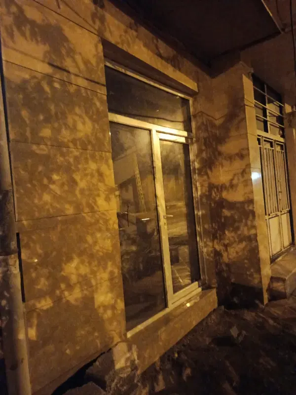 یک باب مغازه ۱۸ متری به اجاره داده میشود
