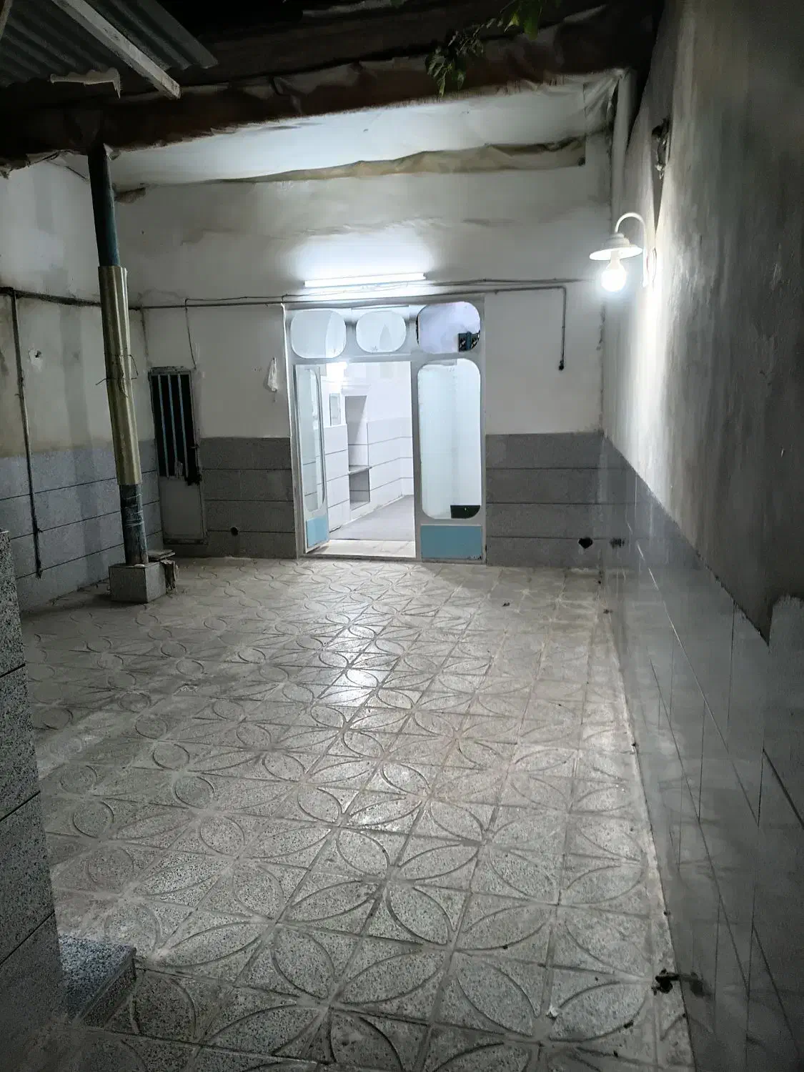 منزل فروشی قدیمی