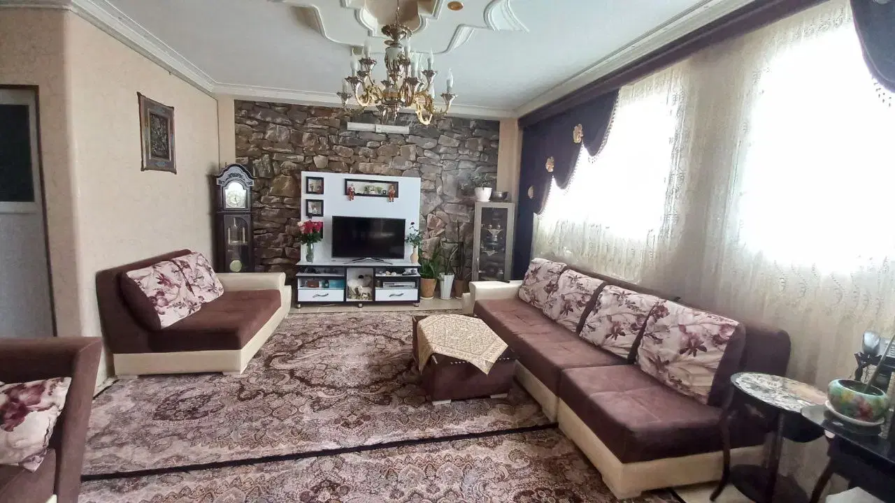 فروش  ۹۷متره تک واحدی شهمیرزادبا حیاط ۱۳۰مترمشاع