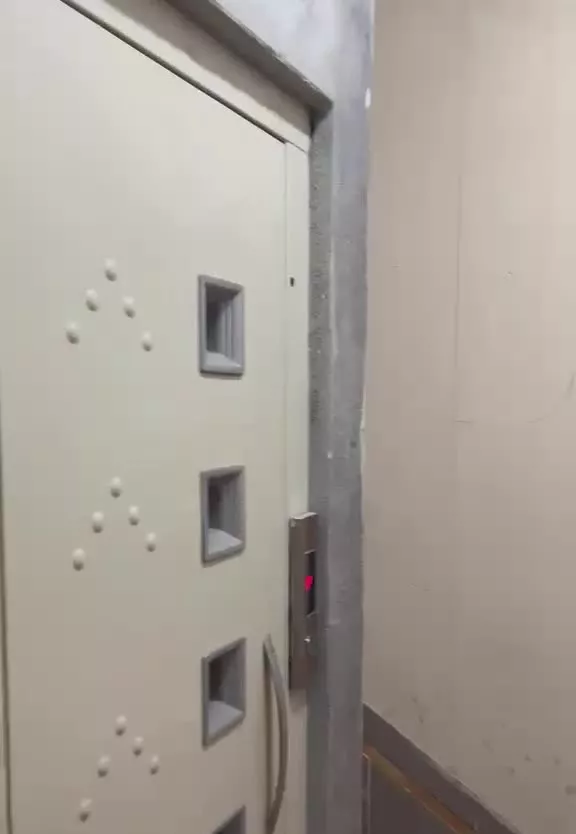 ۹۰ متر لادن ۷ طبقه اول