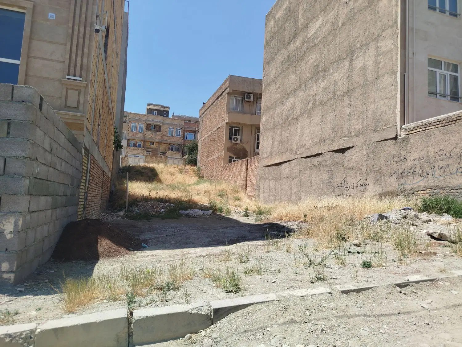 زمین موقعیت مناسب
