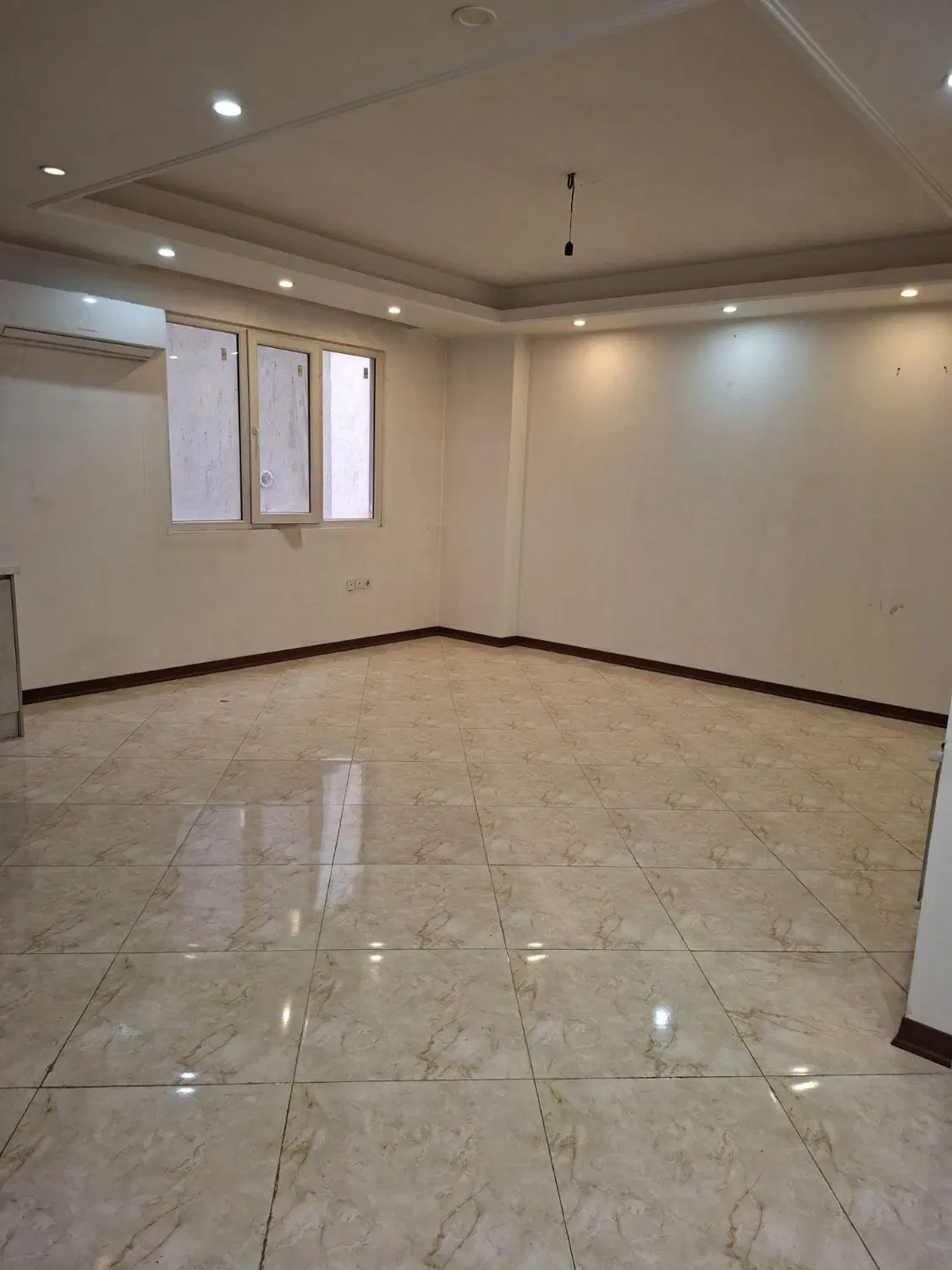 ۶۵ متر نوساز پارکینگ دار