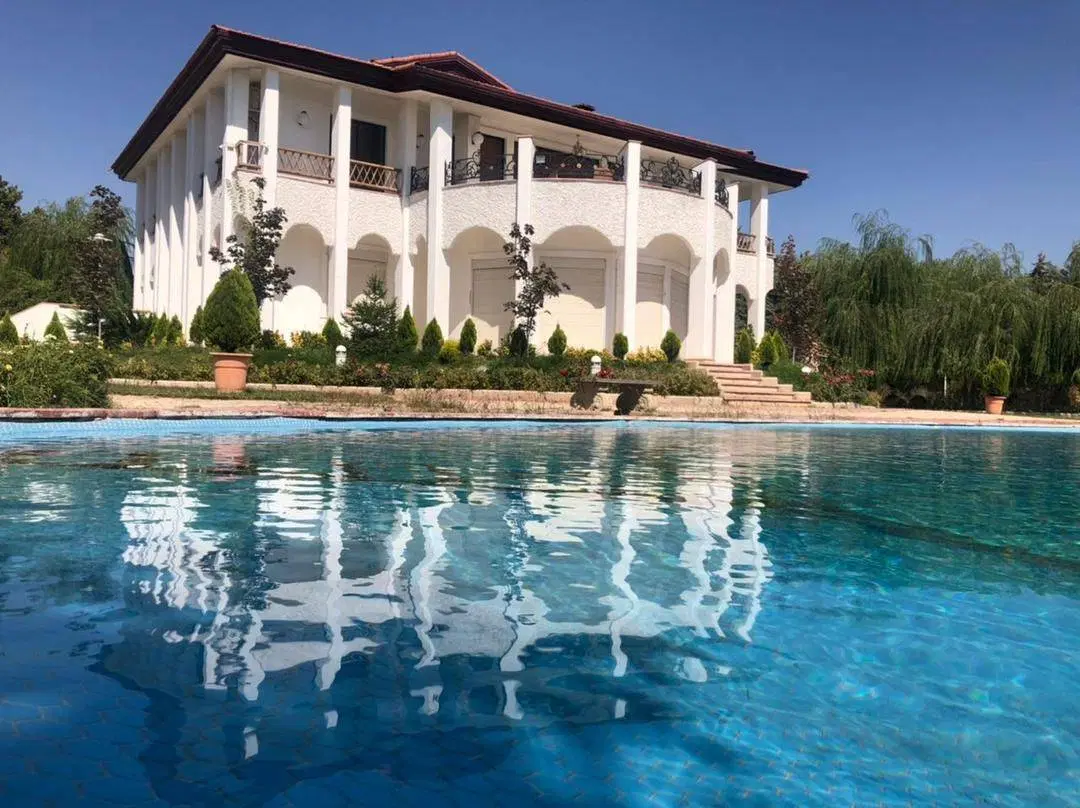 ۲۵۰متر مستغلات برکاشانی+۵۰۰متر حیاط،برکاشانی