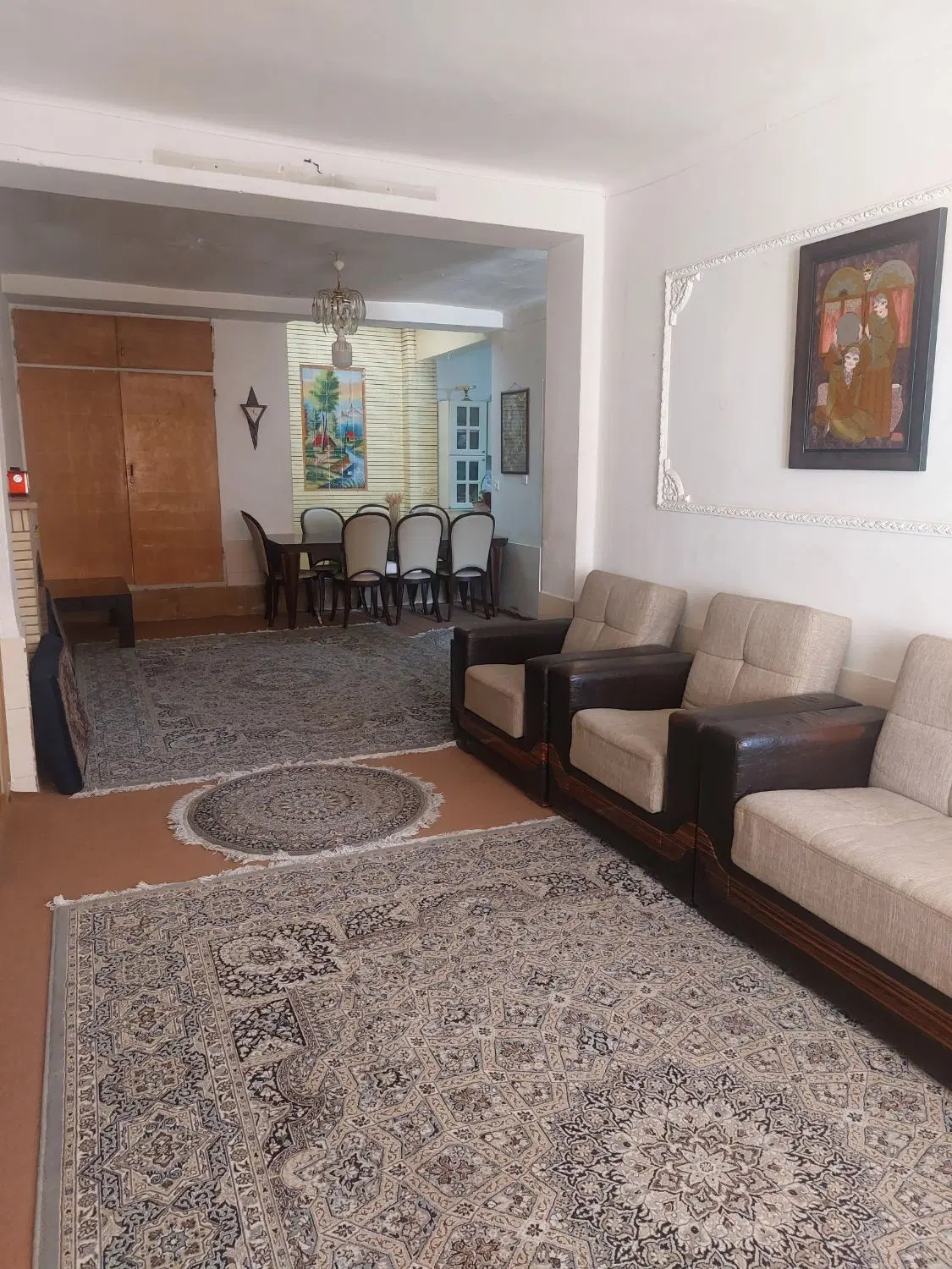 فروش خانه دو طبقه  درب از حیاط  جهت  انبار