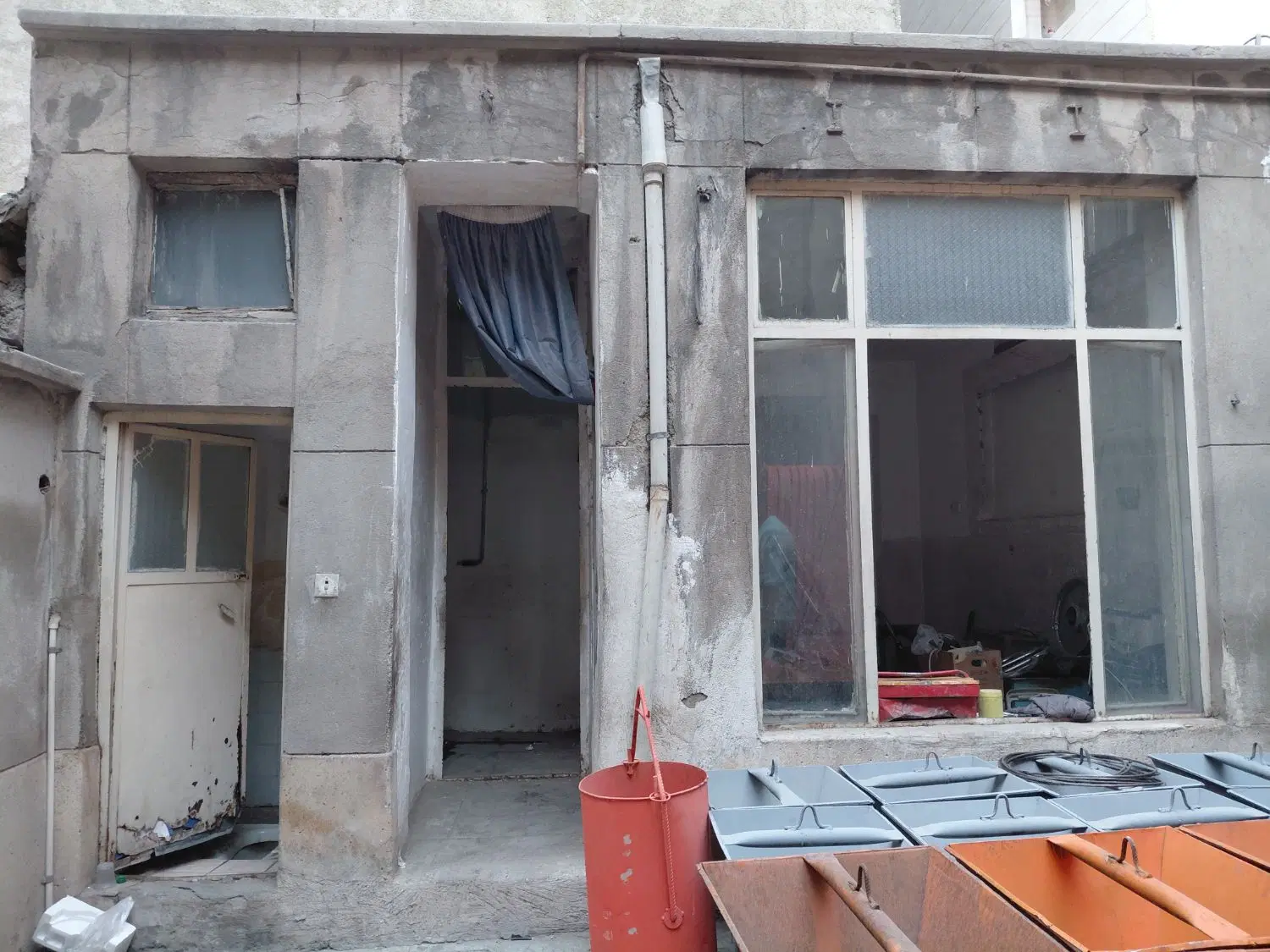 اجاره یک اتاق  کوچیک و حیاط