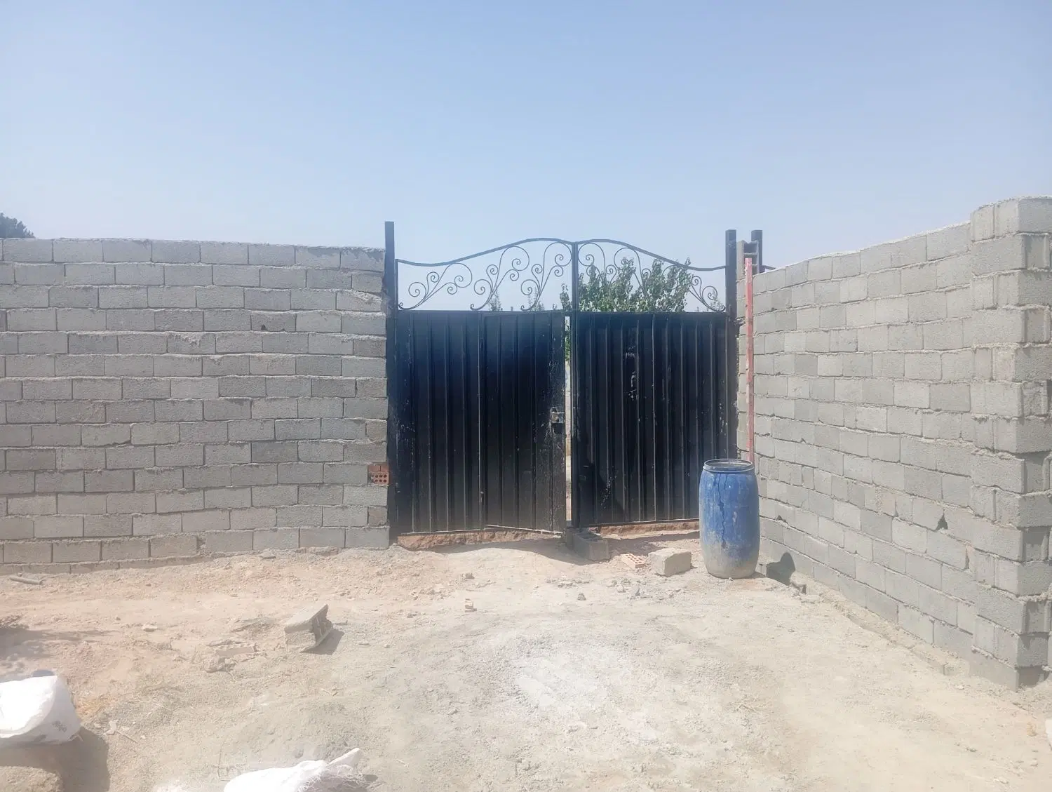 باغ چهار دیواری ده حسن