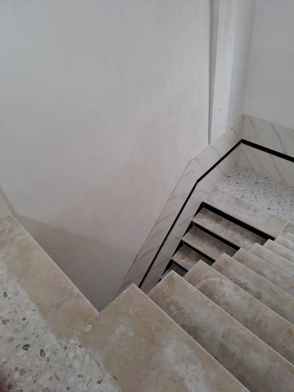 یک واحد آپارتمان همکف در ورودی جدا