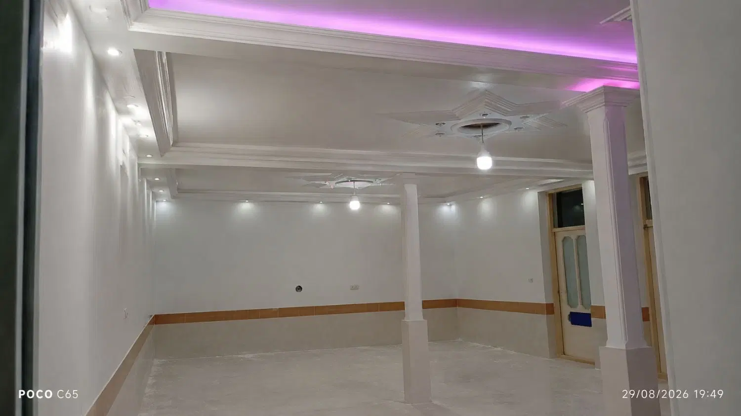 خانه ویلایی در پایین کوه