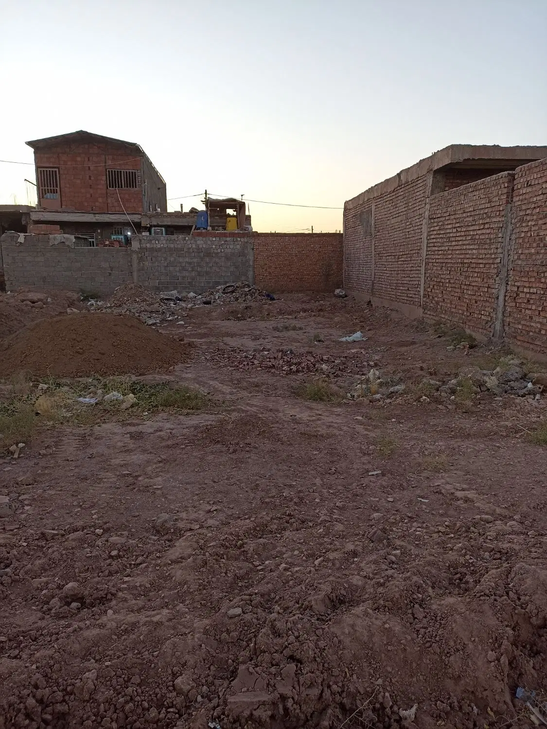 زمین فروشی