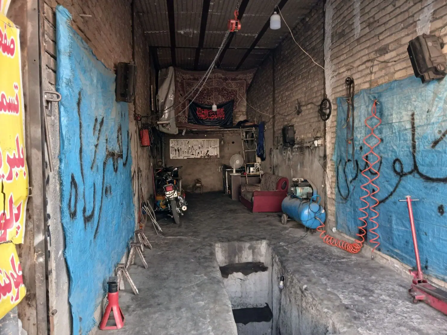 مغازه بر بلوار مطهری غربی