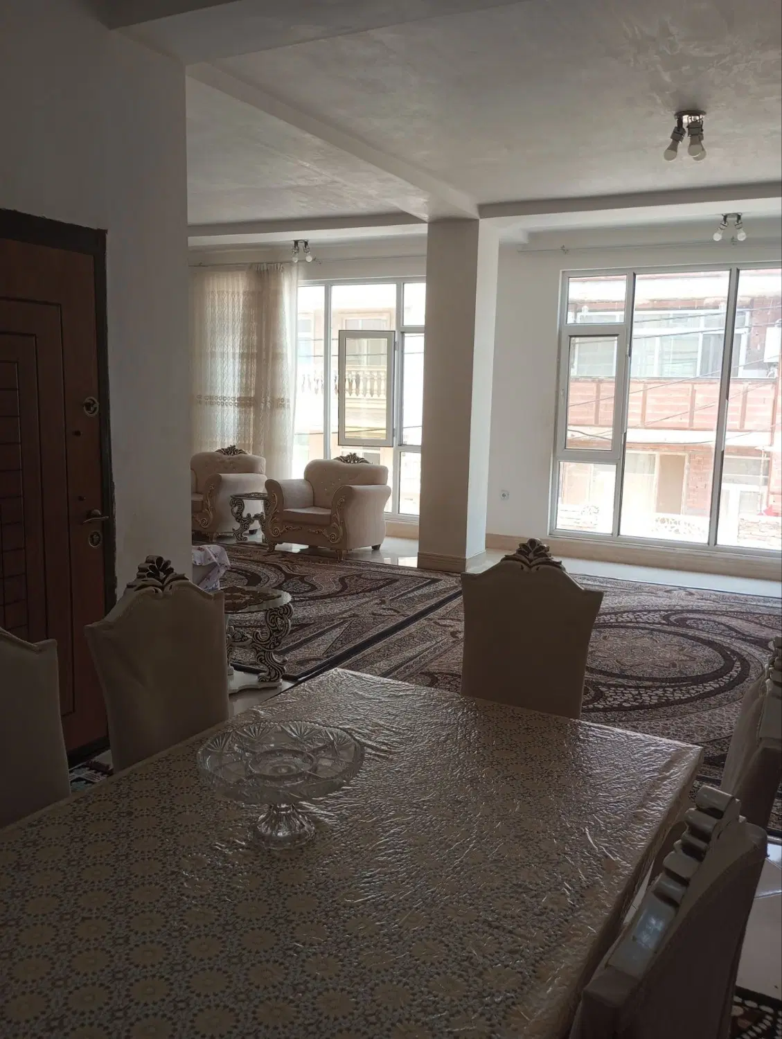 فروش آپارتمان ۳ طبقه پشت بیمارستان شهدا