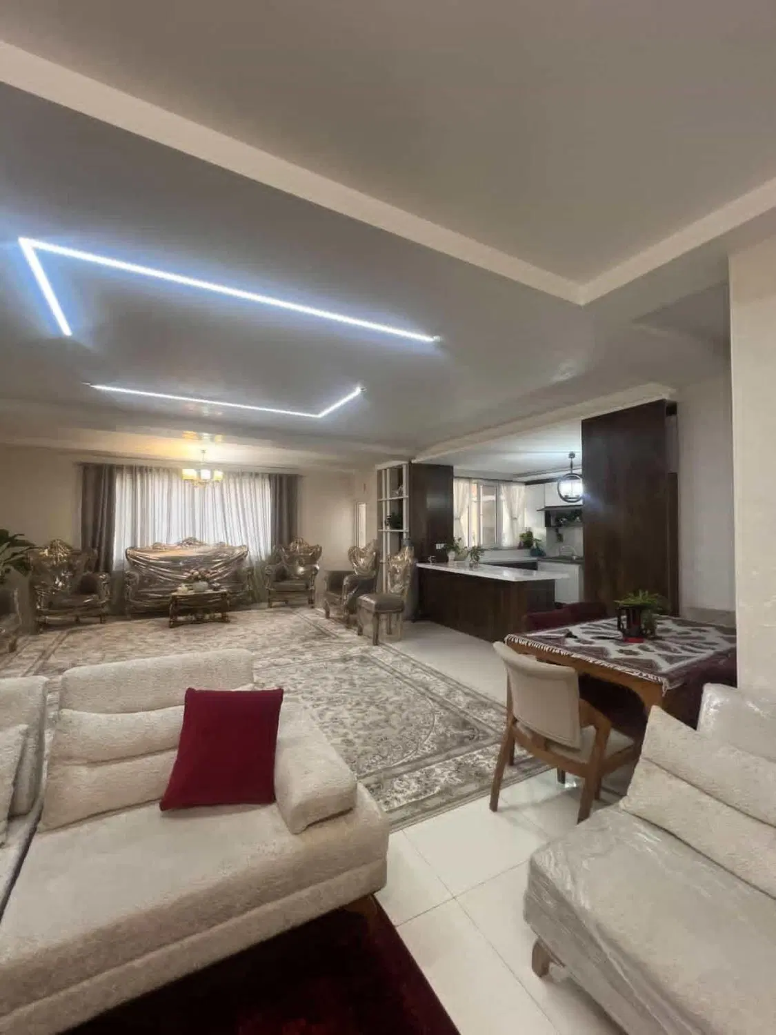 ویلایی سه خواب _ یک خواب مستر _ پارکینگ