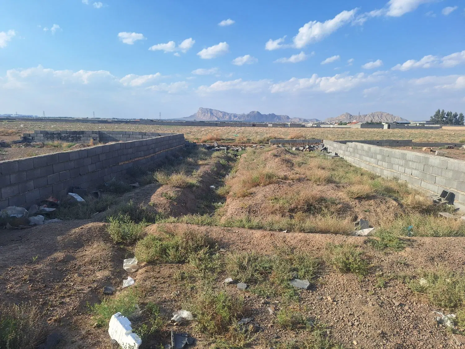 فروش یک پلاک زمین مسکونی روبروی فاز۲ بهارستان