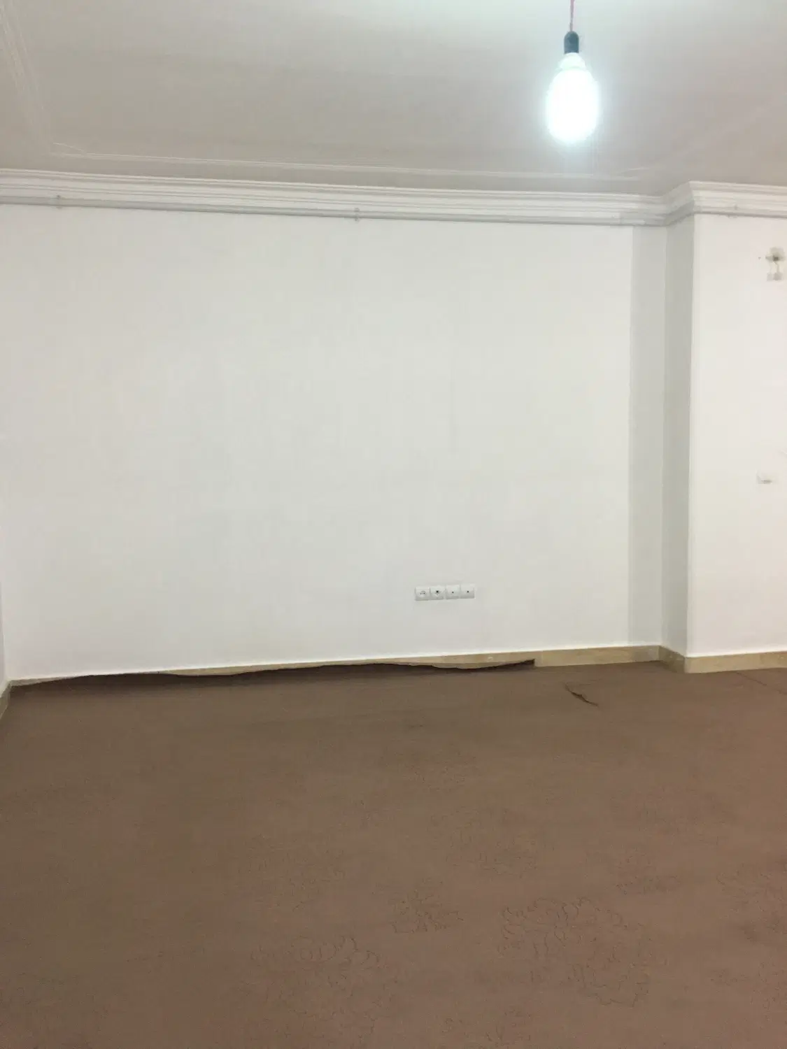 یک باب مغازه ۱۶ متر مناسب انباری و فرشبافی