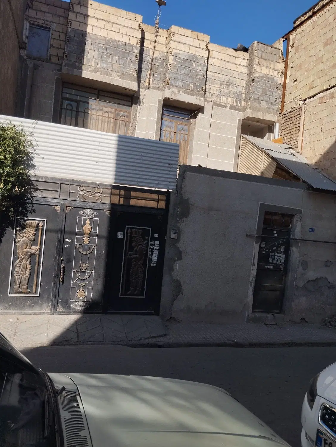 خانه حاشیه بهمن 6