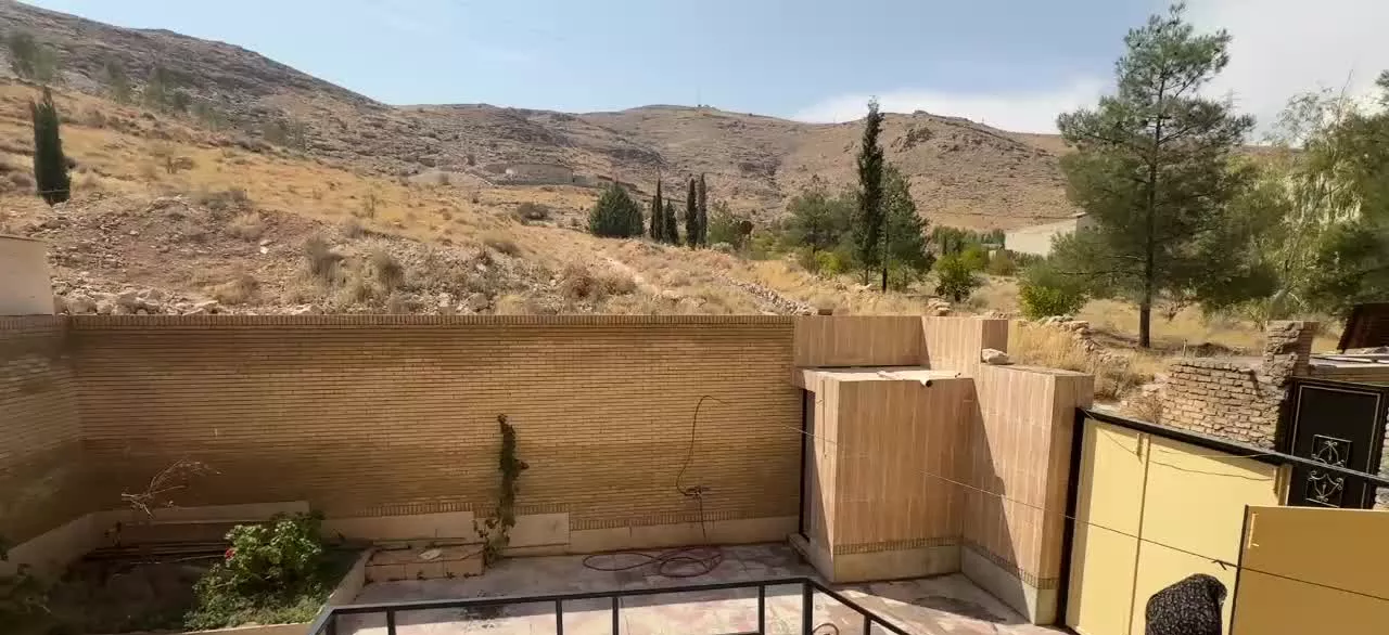 فروش منزل همکف حیاط دار متراژ ۱۱۰ متر شهرک زیباشهر