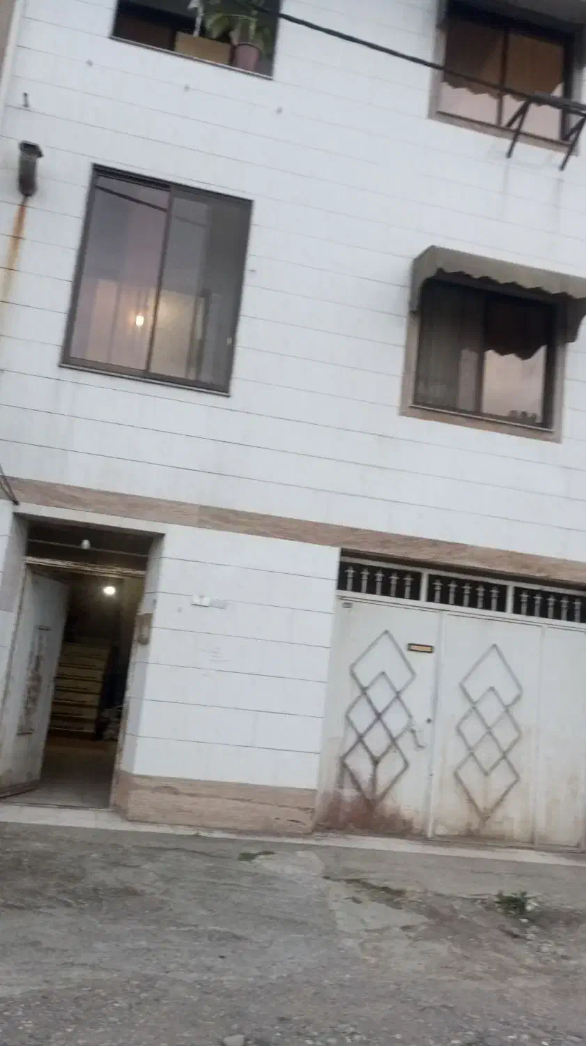 خونه دو طبقه ۳۰۰ متر بنا سند تک برگ