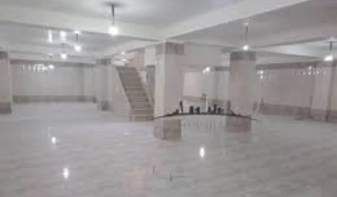 مغازه زیر زمین ۳۰۰ متر