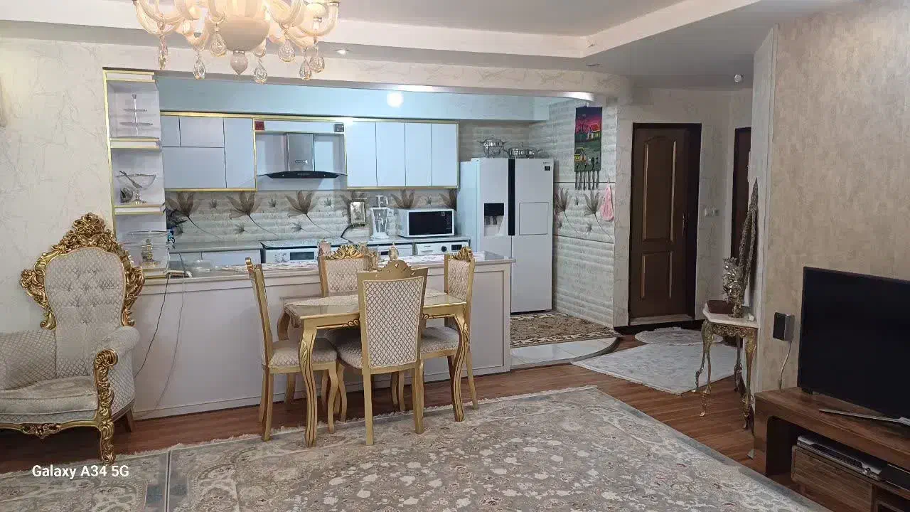 آپارتمان ۱۰۰ متر_بر خیابان اصلی_۲خواب_دارای مطبخ