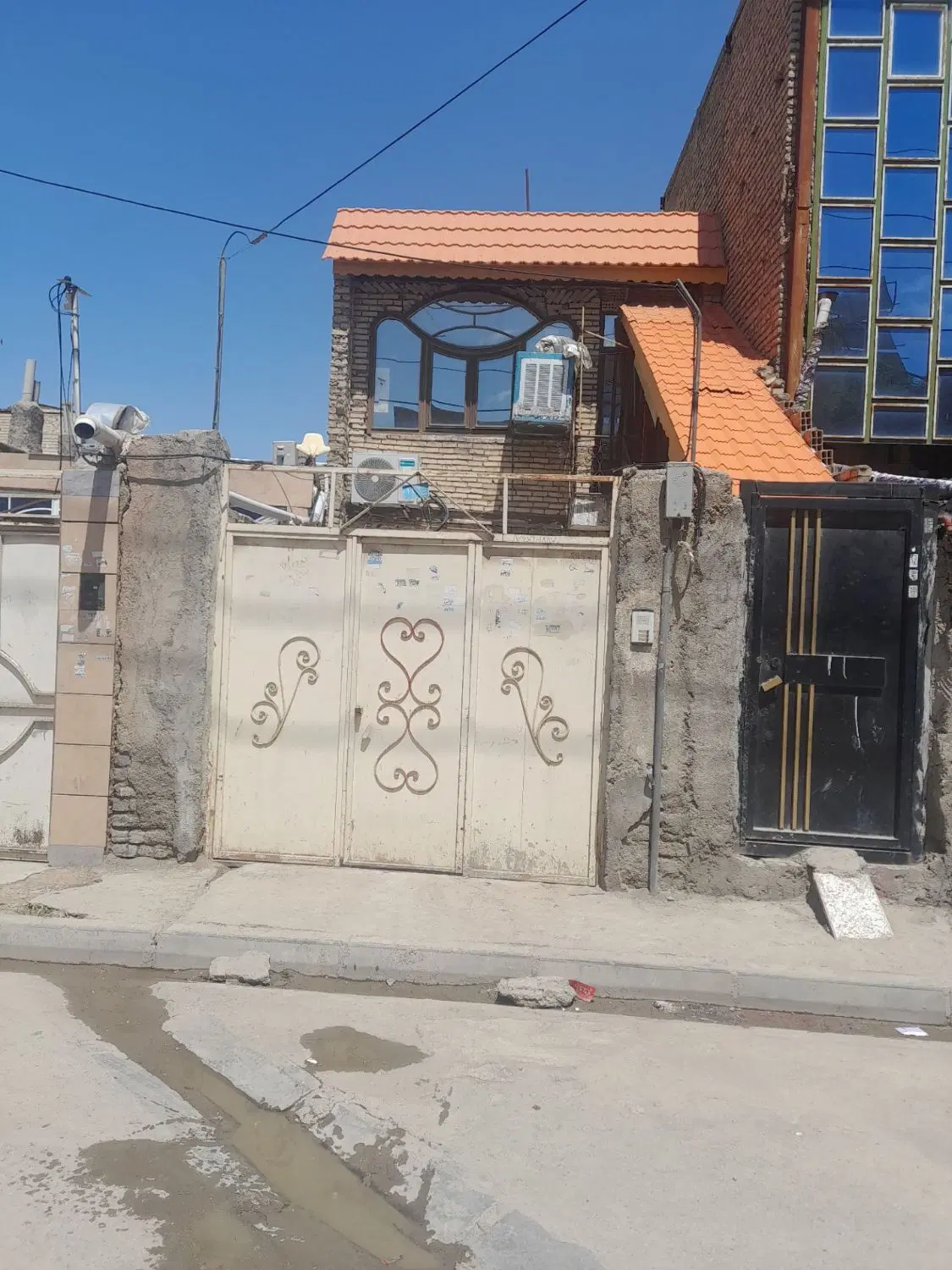 ۸۵ متری همکف راه جدا با پارکینگ