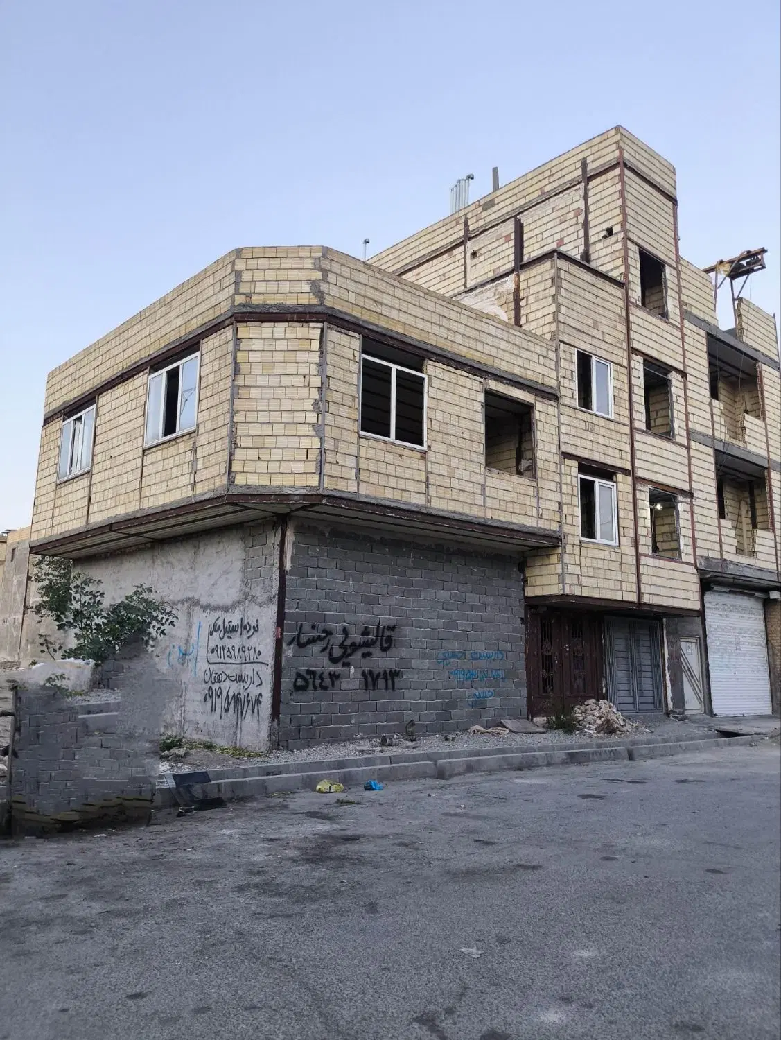 خانه نیمه کاره
