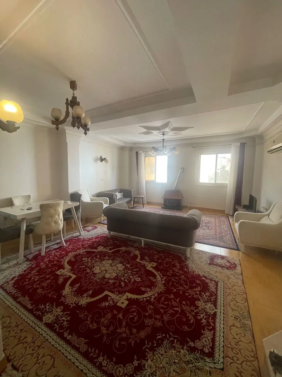 آپارتمان  ۹۰ متری_سرگل_خیابان رسول زاده)_تخلیه