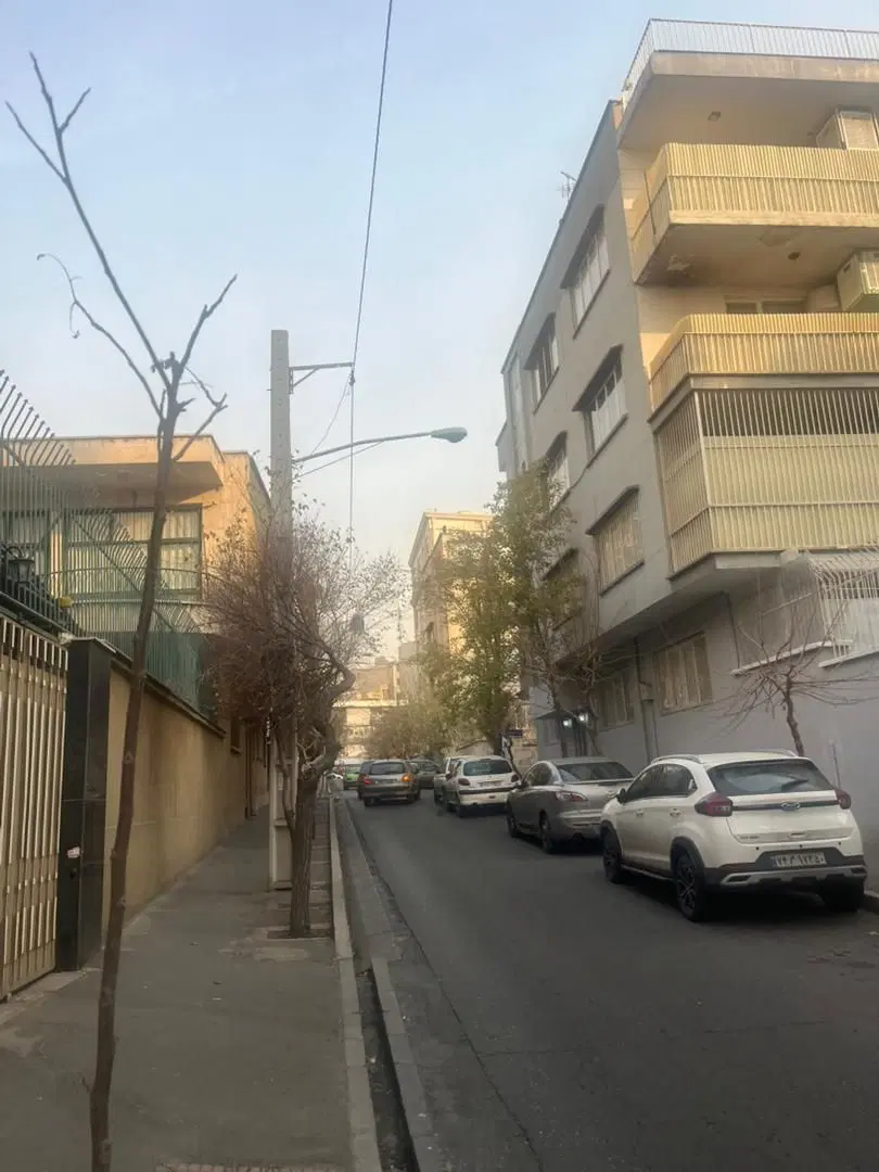 اختیاریه شمالی ۲۴۰متر باجواز ۵طبقه