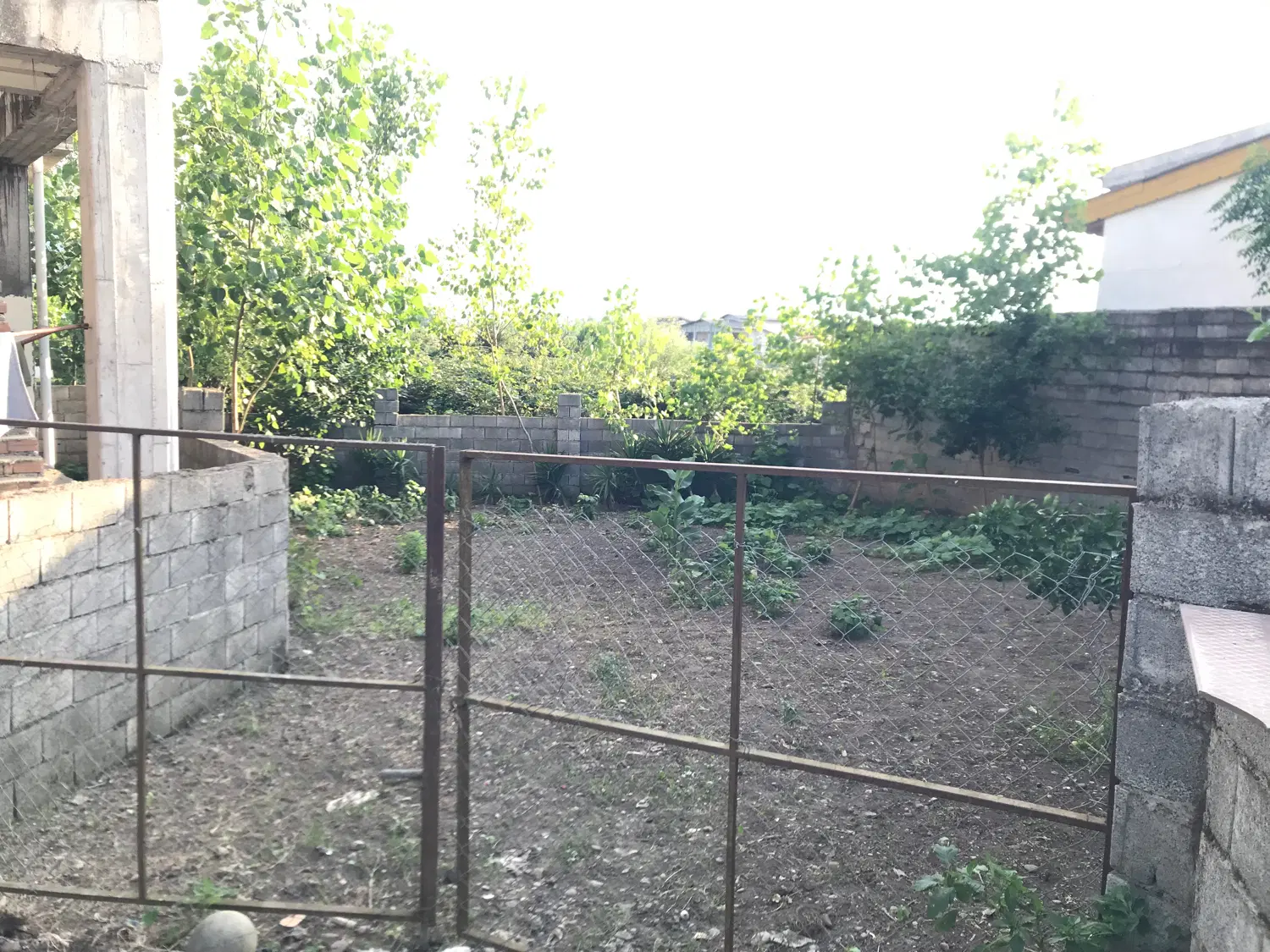زمین ۱۸۰ متری