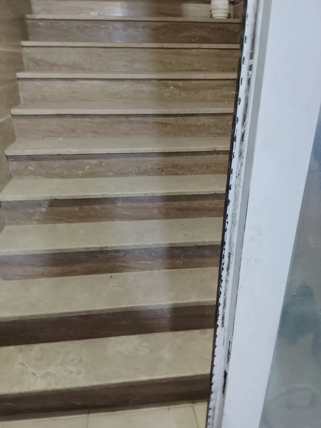 زیر مغازه اجاره ای بلوار دشتی تجاری و مسکونی